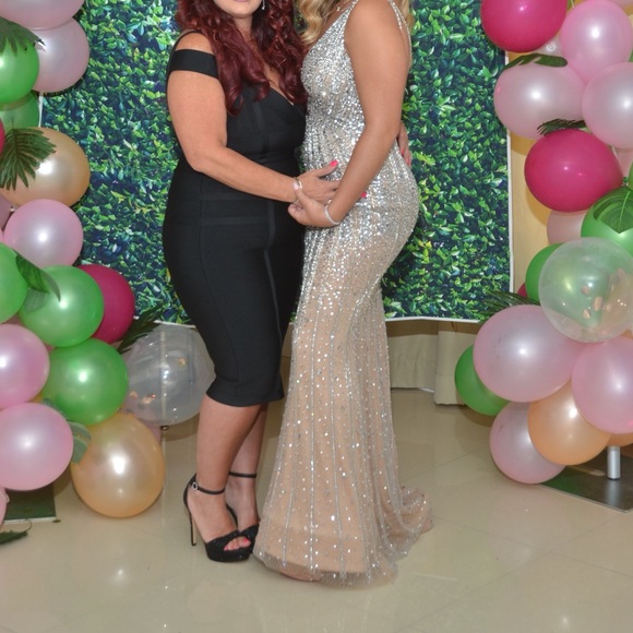 Worn once, has alittle beads hanging off other than that pretty good condition - Picture 2 of 3